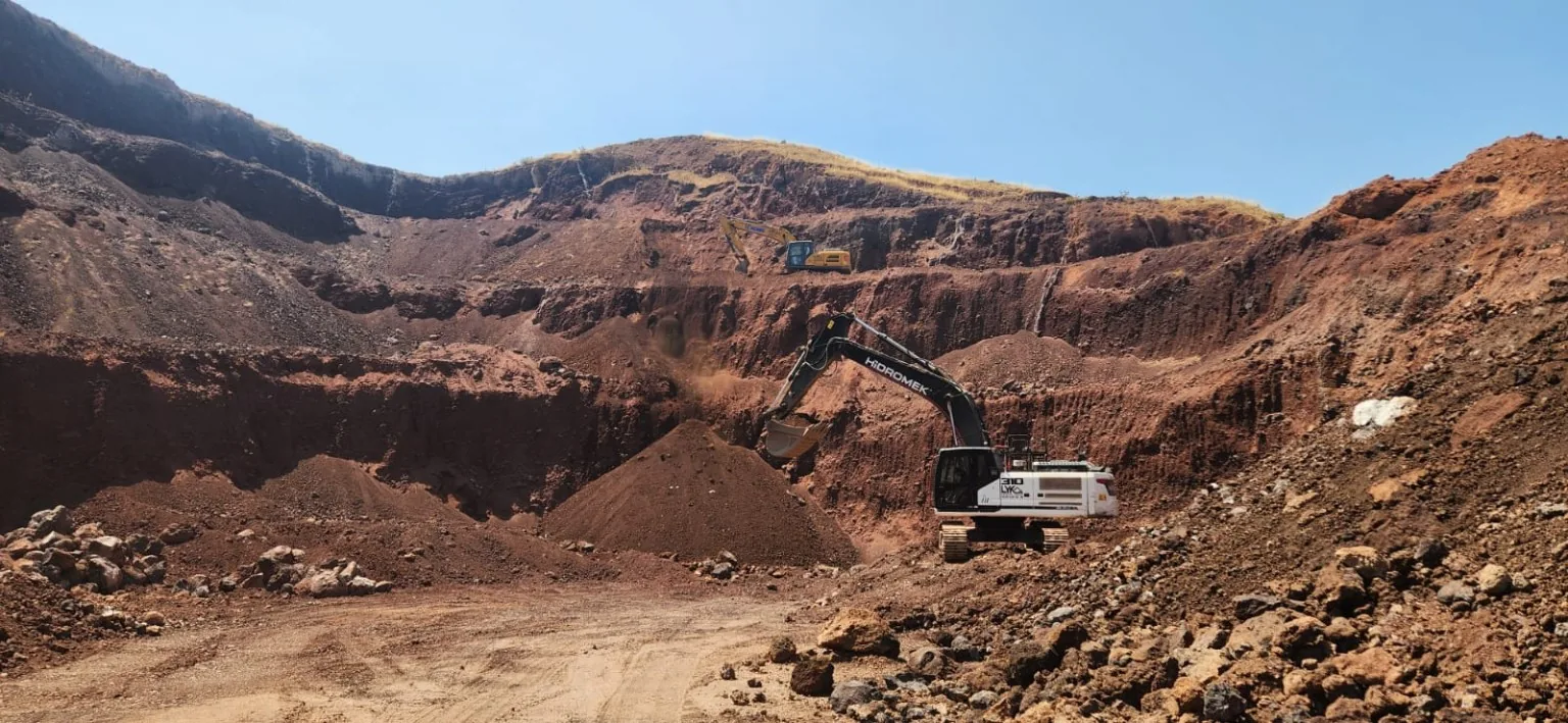 Excavator working in the IBMINERAL mine