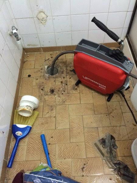 Çatı gider ve yağmur suyu borusu tıkanıklığı