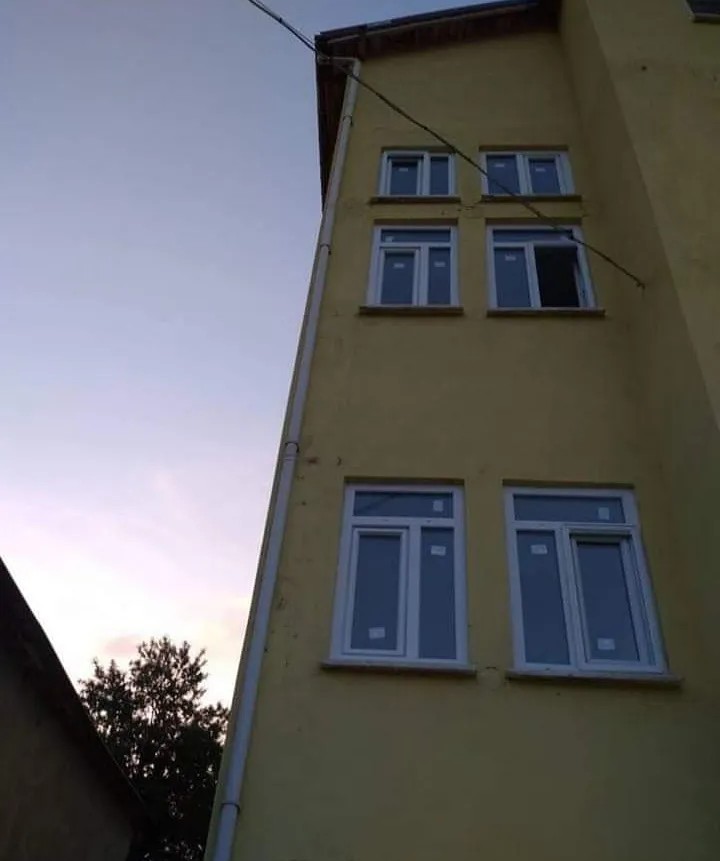 Apartman dış cephe PVC pencere uygulaması